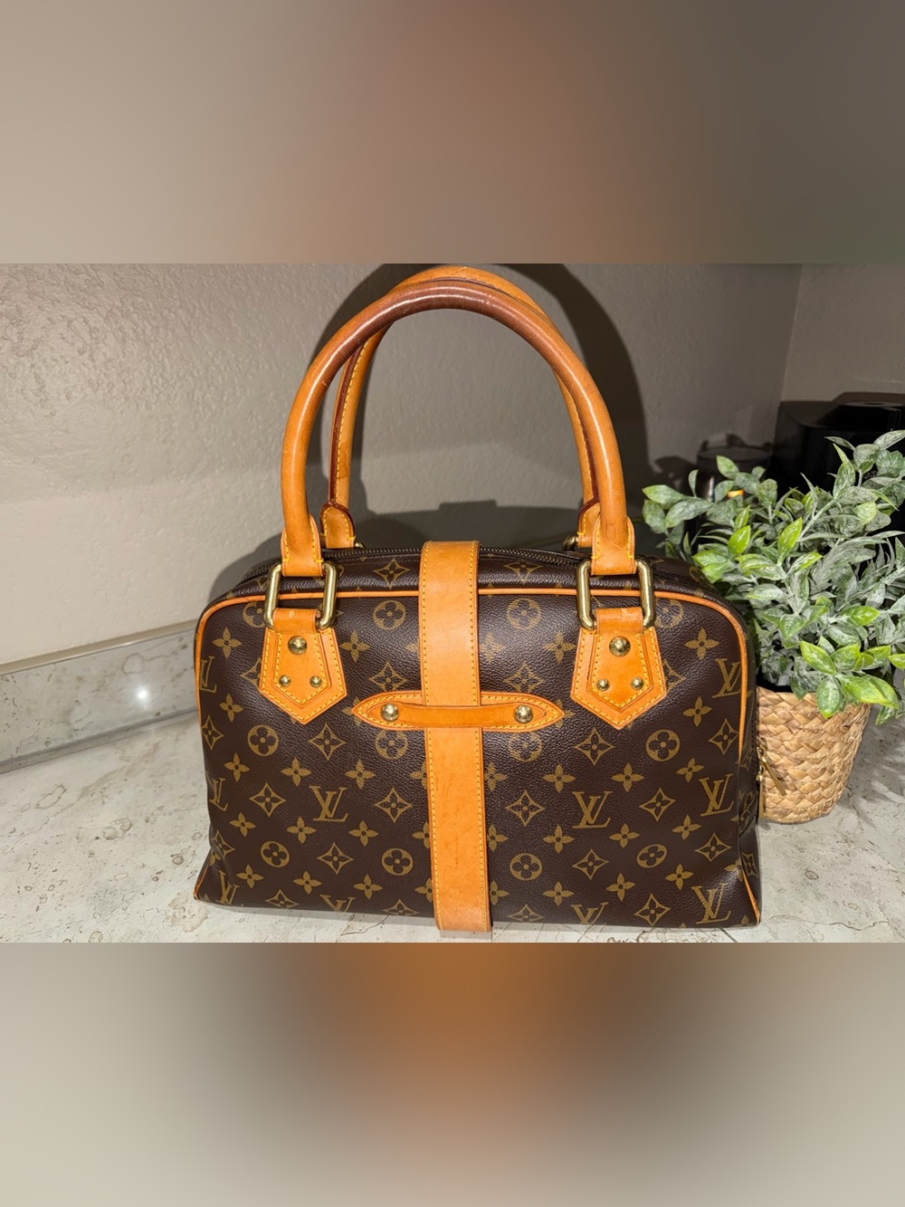 Authentic Louis Vuitton Manhattan GM - Picture 3 of 15